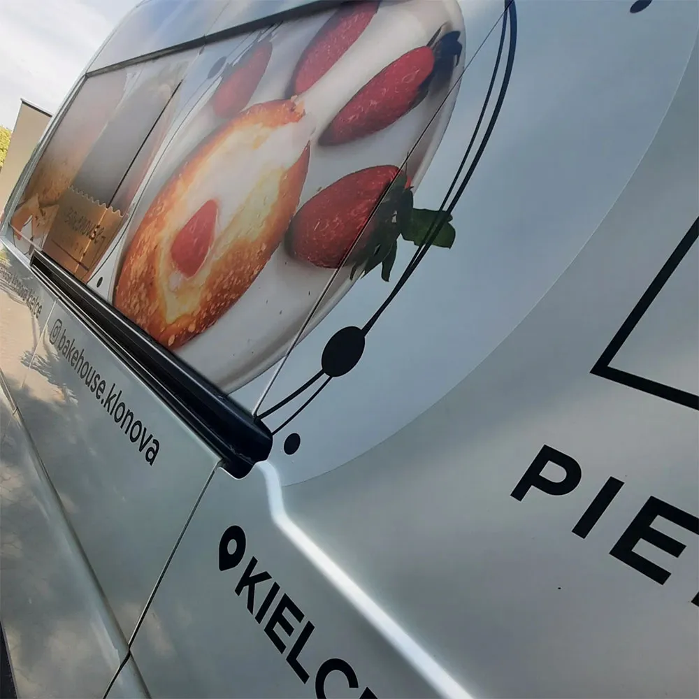reklama na pojazdach samochodach